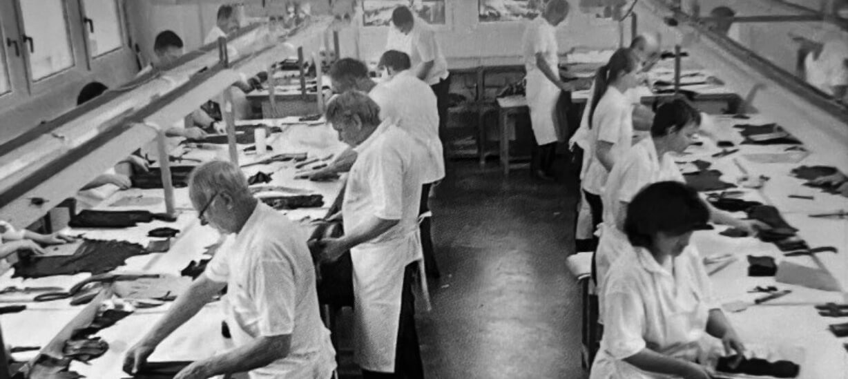 Handschuhproduktion in 2004